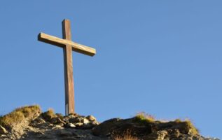 tuor-cross-4970988